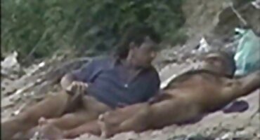 sex bé chan Cô sex heo gái séc có quan hệ tình dục với một chàng trai.